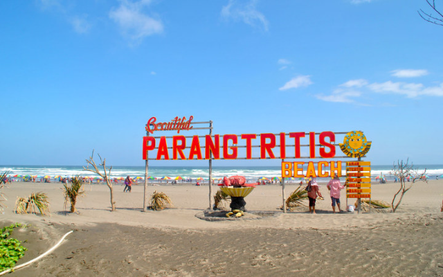 Berlibur Bersama Keluarga di Pantai Parangtritis