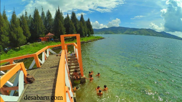 Menyelami Pesona Alam Danau Bawah di Sumatra Barat