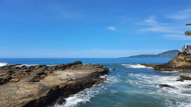 Pantai Pelabuhan Ratu: Ulasan Lengkap Destinasi Wisata Bahari Ikonik di Sukabumi